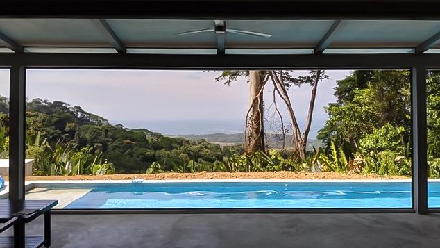 PhiferInc's tweet image. &quot;Most of the day, it&apos;s hard to tell that we have screen installed at all - with the sleek look of the #ScreenEze and the transparency of the #UltraVue screen&quot;
•
phifer.com/product/ultrav… - Now with Water Shed Technology™️!
•
#Phifer @SCREENEZE #CostaRica