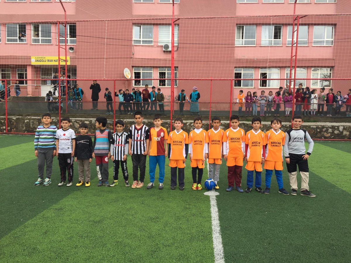 Spor koordinatörlüğümüzün düzenlediği geleneksel bahar futbol turnuvamız başladı⚽️⚽️⚽️⚽️