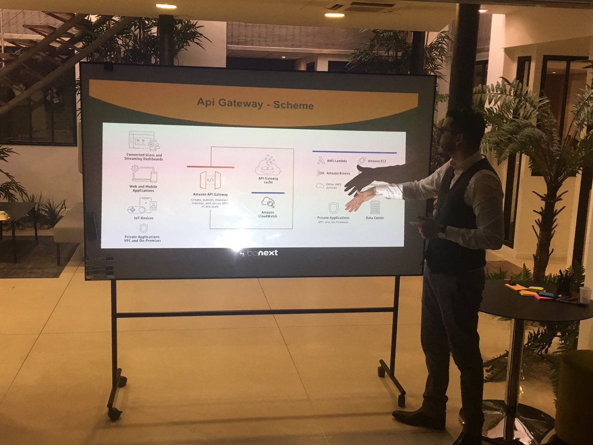 YoanSmit's tweet image. Merci à @IlanBenhamou de nous avoir vendu du rêve avec sa présentation de #aws #lambda au #becomTech. #benext #beyourpotential #fuego