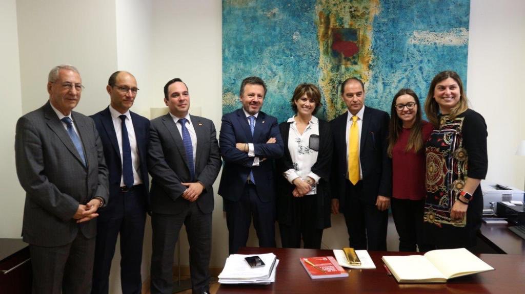 Hoy hemos estado en la visita de @LolaDelgadoG al <a href="/icatol/">ICA TOLEDO</a> trasladando nuestras reivindicaciones y problemas 
#AbogacíaJoven