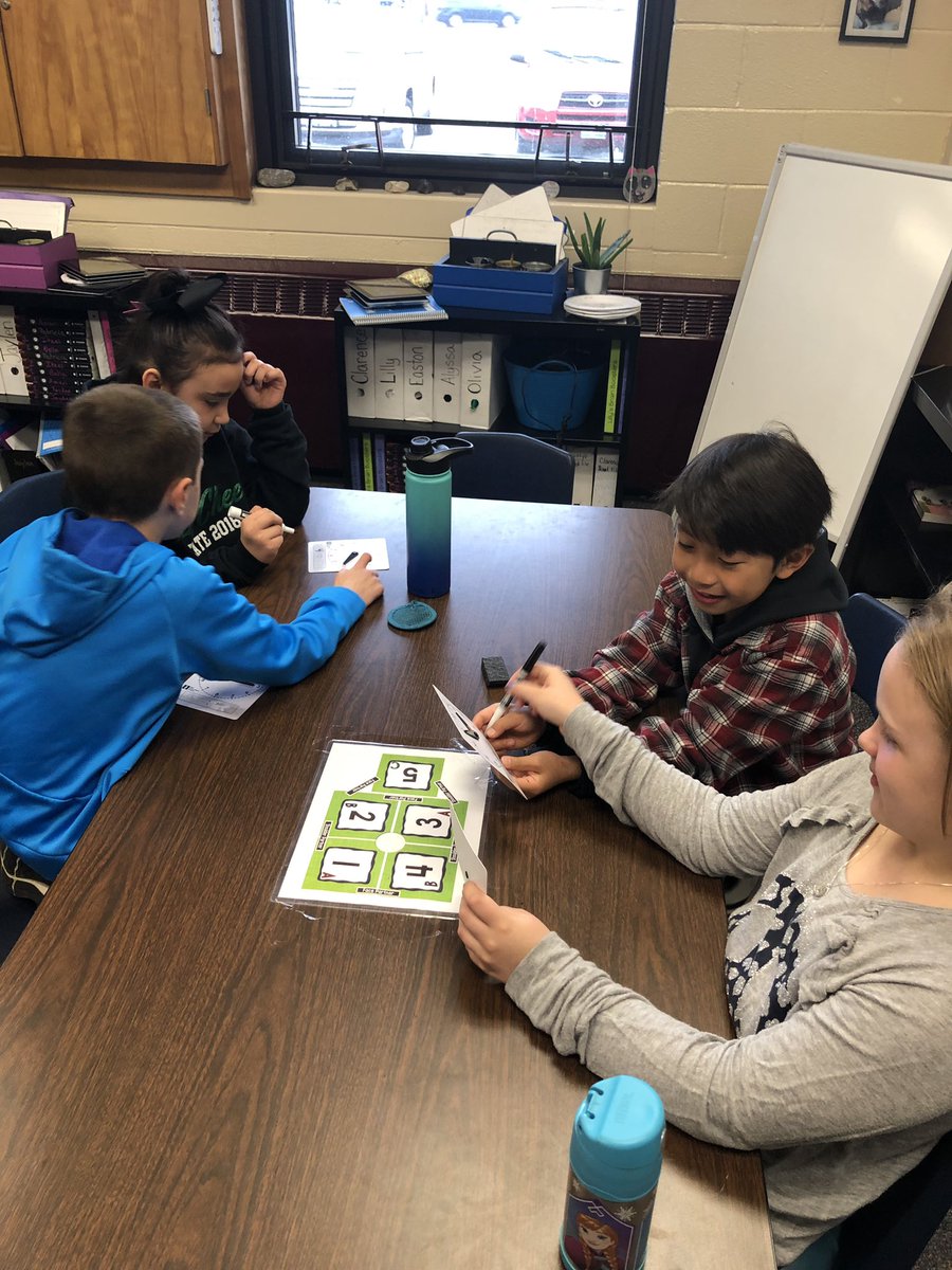 BZarras's tweet photo. Telling and writing time to the nearest 5 minutes with our partners. #engagement #handsonlearning #secondgrade @AvonNovas https://t.co/Kx7ZQ7GIH9