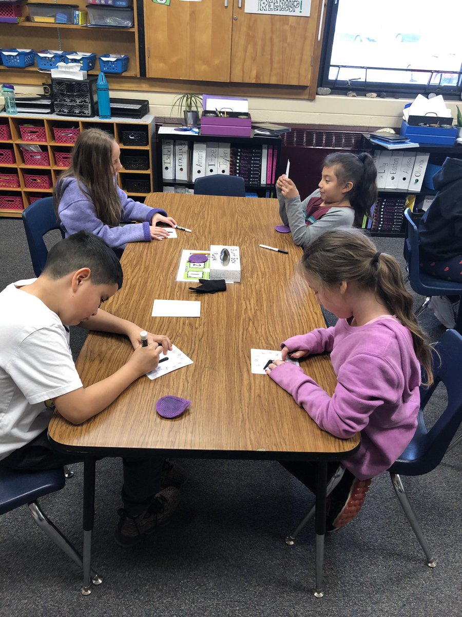 BZarras's tweet photo. Telling and writing time to the nearest 5 minutes with our partners. #engagement #handsonlearning #secondgrade @AvonNovas https://t.co/Kx7ZQ7GIH9