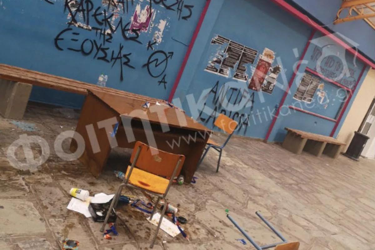 k_bakogianni's tweet photo. Φοιτητικές εκλογές 2019 με ξύλο, κουκούλες και τρικάκια. Κι εμείς ακόμα συζητάμε για το άσυλο. @ToPotami  έχει προτείνει την κατάργηση του πανεπιστημιακού ασύλου από την πρώτη μέρα της ίδρυσής του το 2014. https://t.co/jqiHPVPhCQ