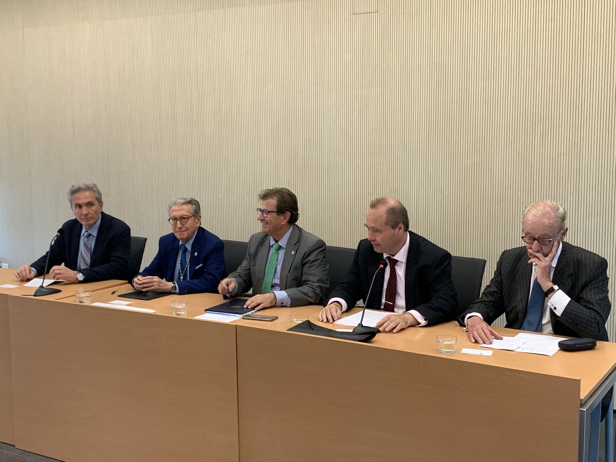 cerclemallorca's tweet photo. Presentación de las Jornadas R.A.C.E.F. 
“Un día muy especial y satisfactorio para #ElCercle por tener la oportunidad de disfrutar de las figuras referentes de la economía del país” José M.Vicens
 @CaixaForum #RACEF @Economistas_IB @UIBuniversitat https://t.co/DScNciLgJV