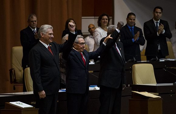 Proclamación de la #NuevaConstitución de la República de #Cuba en la <a href="/AsambleaCuba/">Asamblea Nacional Cuba</a> | #Guáimaro150 #SomosContinuidad #SomosCuba
#ACNAniversario45 #ACNTeam45 <a href="/DiazCanelB/">Miguel Díaz-Canel Bermúdez</a> <a href="/InesMChapman/">Inés María Chapman Waugh</a> <a href="/mesaredondacuba/">Mesa Redonda</a> <a href="/YaselToledo10/">Yasel Toledo Garnache (Cuenta alterna)</a> <a href="/cronicasdecuba/">Jorge Legañoa Alonso</a> <a href="/EddaFe/">Eddafe Houda</a>  <a href="/PartidoPCC/">Partido Comunista de Cuba</a> <a href="/PresidenciaCuba/">Presidencia Cuba 🇨🇺</a>