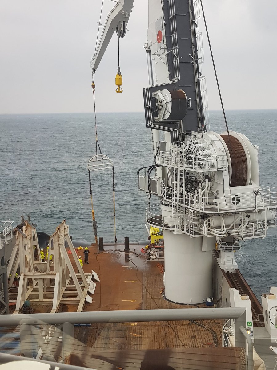 SabellaTidal's tweet photo. Cable loop and connector lifted on the deck of Olympic Zeus. Disconnection ongoing. #tidalenergy #offshoreworks #Bretagne #Ouessant #Fromveur #Aprilweather https://t.co/A6J955Mt1S