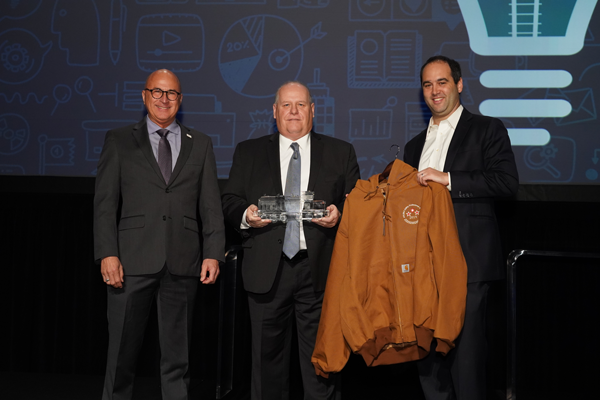 ASLRRA's tweet photo. ASLRRA honors David Nagy, Springfield Terminal/Pan Am Railway as Safety Professional of the Year! #aslrra2019 https://t.co/lCeqYfVCr1
