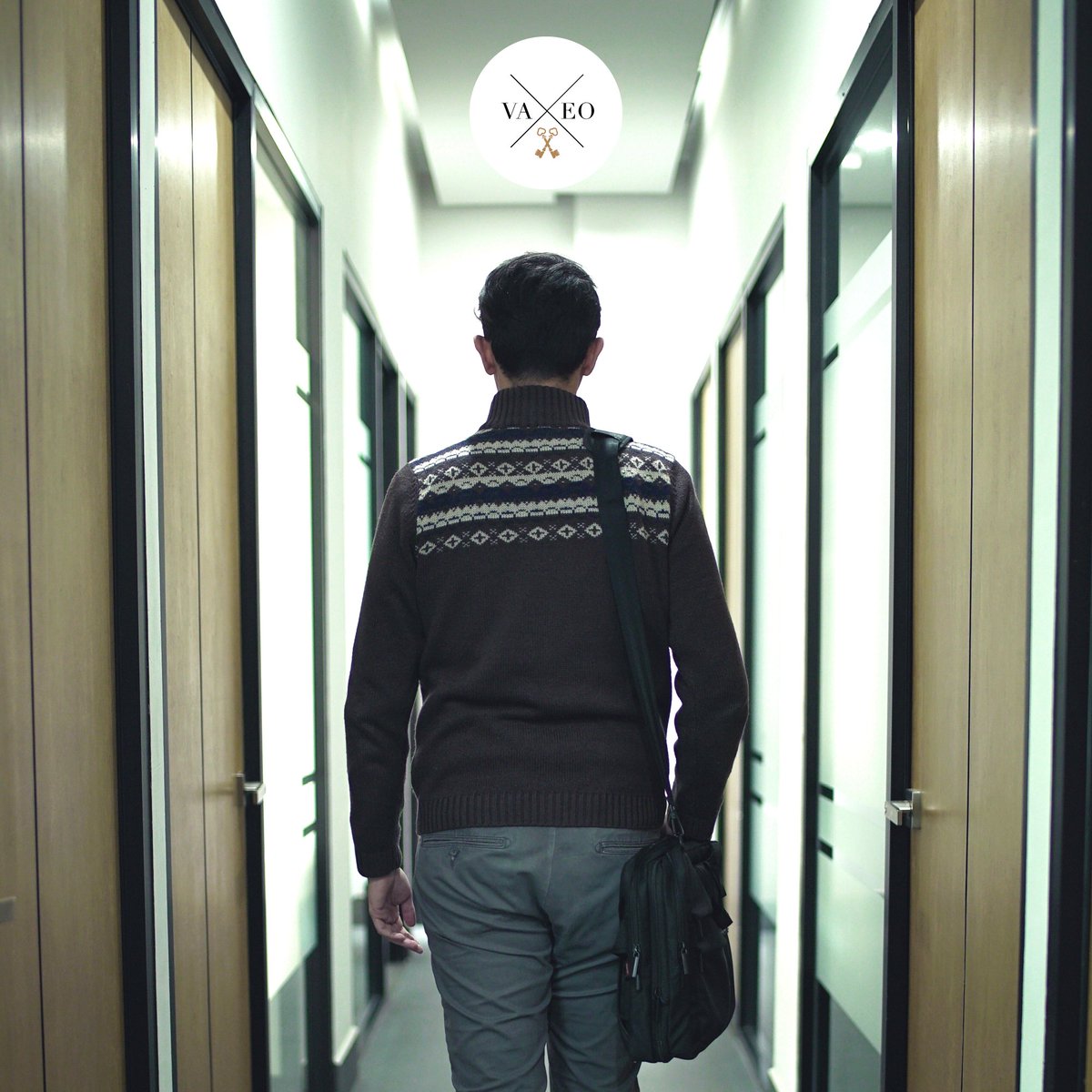 VAEOffices's tweet photo. Inicia tu camino al éxito en VAEO 🔑✨ 

Nuestras oficinas equipadas son el espacio que tu negocio necesita para comenzar su historia. ¡Contáctanos para conocerlas!   

#LaLlaveDeTuÉxito #EquippedOffices #VAEOBusinessClub https://t.co/yHmGqaBCxR