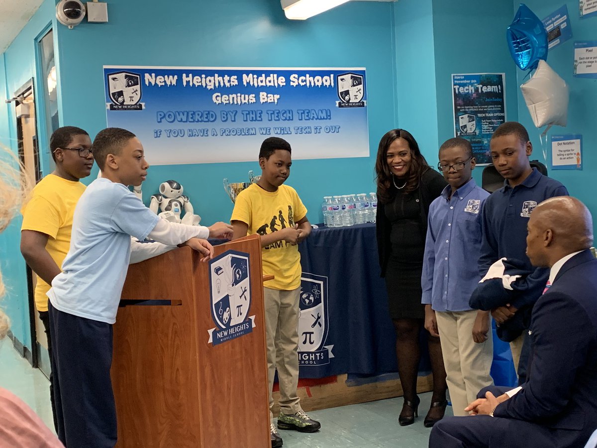 Mzenglish's tweet photo. π¨π¨Happening Now !! @newheightsms Welcomes @BPEricAdams to cut the ribbon for our newly designed Mac lab courtesy of an awesome grant from his office. @AtiviaSandusky @mrwiebusch @IClarenceEllis @DrRudyCrew @dlamb7877 @SheneanL https://t.co/SAgWu1ge96