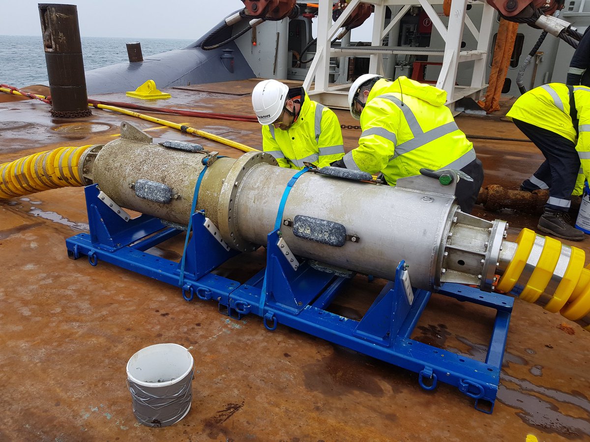 SabellaTidal's tweet photo. Cable loop and connector lifted on the deck of Olympic Zeus. Disconnection ongoing. #tidalenergy #offshoreworks #Bretagne #Ouessant #Fromveur #Aprilweather https://t.co/A6J955Mt1S