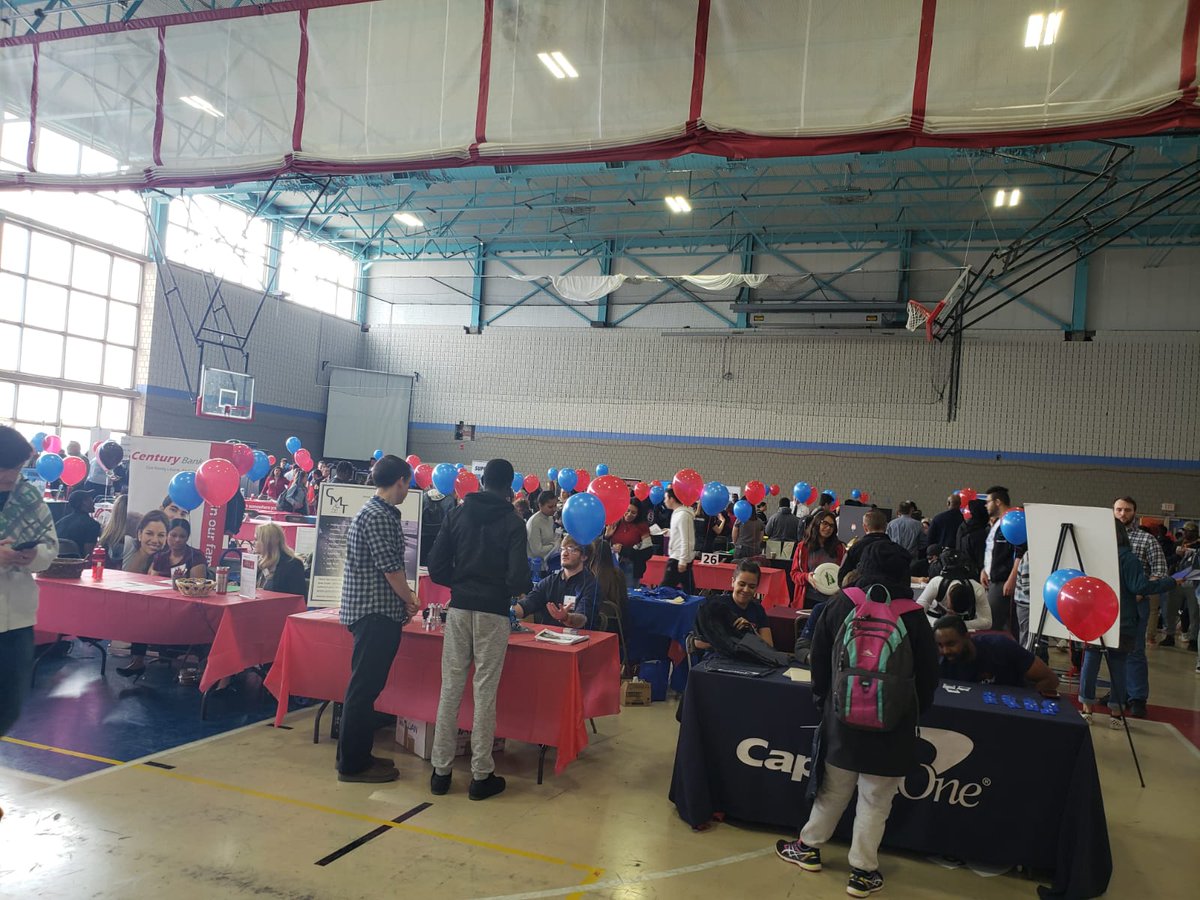 kylemartinatt's tweet photo. @pnixnix @LawVulakh @st5417 @MarkCronier @attnewengland #careerfair #ATTCommunity owntheneighborhood https://t.co/Vzd9oEwjgq