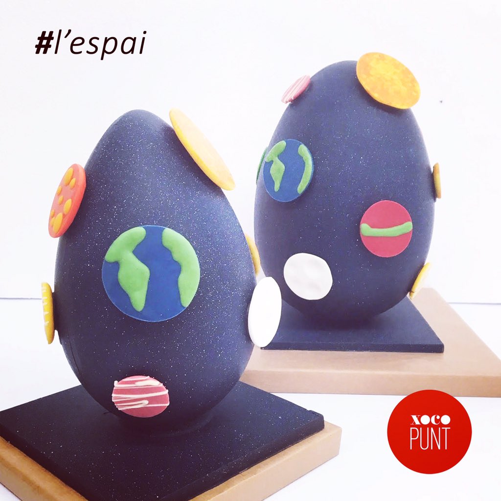 xocopunt's tweet photo. I els que no poden faltar són els ous de l’espai!🌍🌙☀️
#espai #univers #planetes #sol #terra #júpiter #saturn #luna #estels #sistemasolar #ou #oudexocolata #xocolatablanca #pasqua #pasqua2019 #novetats #mones #mona #xocolata #handmade #artesans #pasteleria #xocopunt #molinsderei https://t.co/eUN7OHIacO