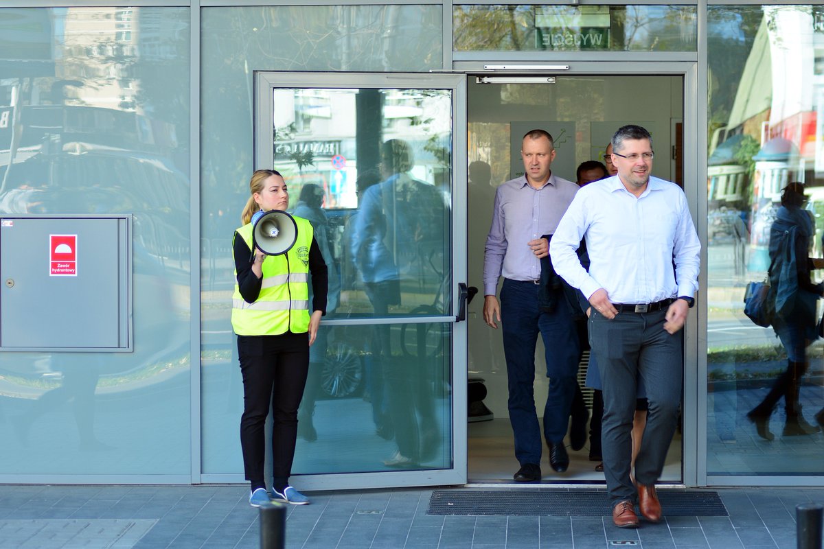 5 essential office health and safety control measures to keep your offices safe. #healthandsafety #office #hse

safety-adviser.co.uk/2019/04/10/off…