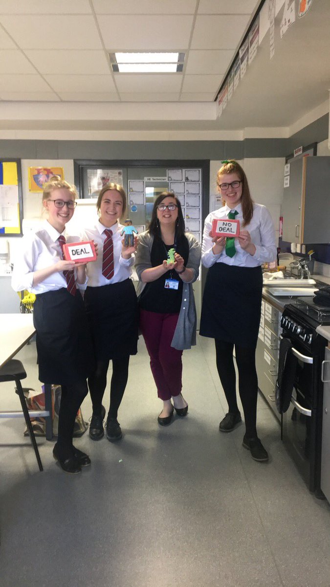 gcswardhouse's tweet photo. Monday was a great day for the #WardArmy The junior netball team showed some great play + house spirit to place 4thπ
The senior bakers made a #Brexit themed gingerbread scene and placed a fab 2nd!π₯
All up to the yr14s with car trials to finish the year off! ππ
#GreenQueens https://t.co/WP0epIqpk0