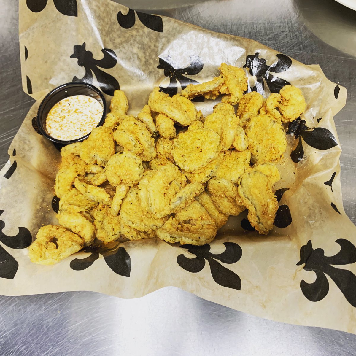 OfficialBooRays's tweet photo. Fried Pickles are what you need to get you through this week! 🙌🏻 https://t.co/l1LMV3Wx0t