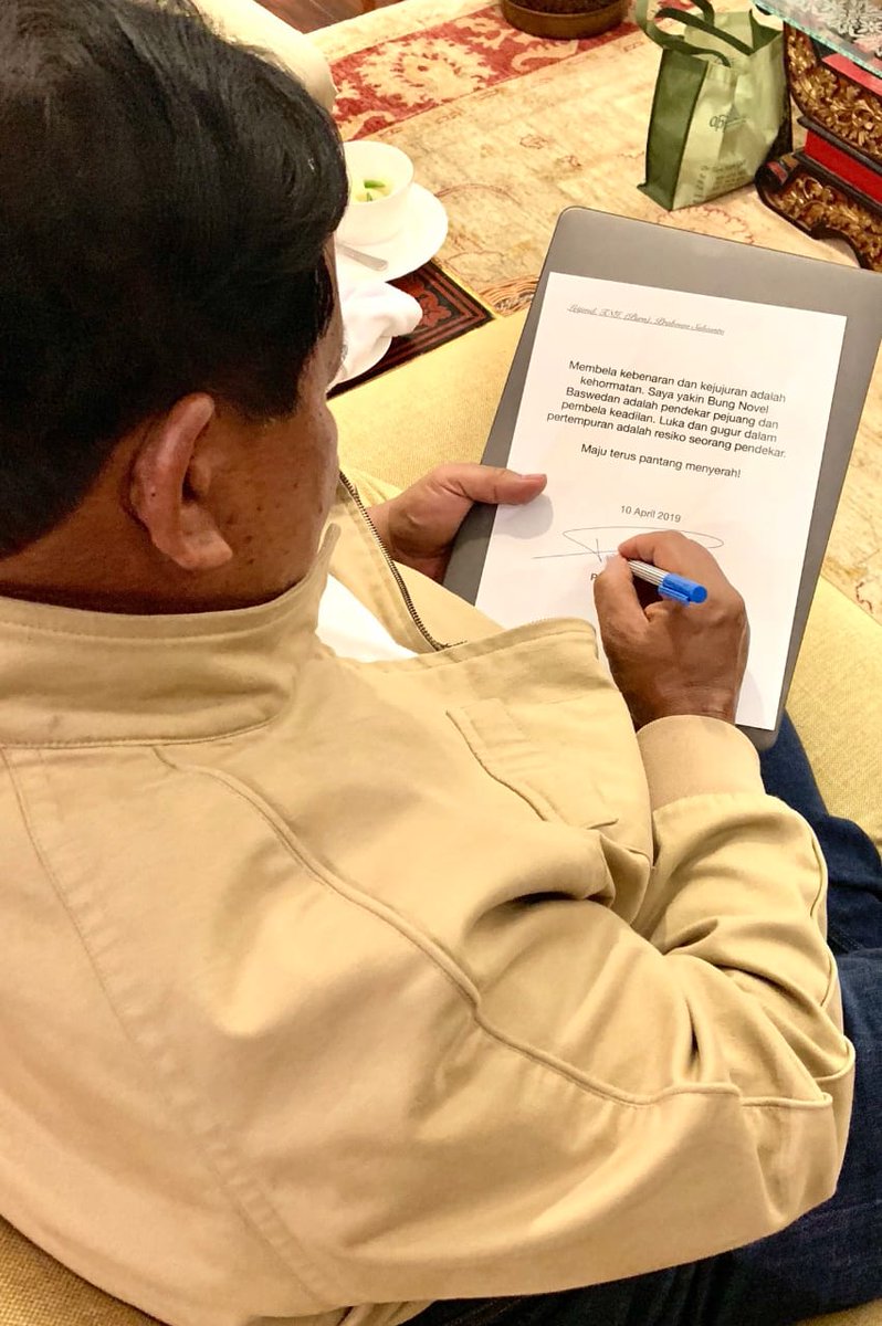 Ini bukan tugas <a href="/prabowo/">Prabowo Subianto</a> dan <a href="/sandiuno/">Sandiaga Salahuddin Uno</a> 

Ini seharusnya tugas Pak <a href="/jokowi/">Joko Widodo</a> dan Kapolri Tito Karnavian (<a href="/DivHumas_Polri/">Humas Polri</a>), sayang mereka belum menunjukan komitmen untuk menyelesaikan kasus ini.

Keadilan bagi Novel Baswedan masih Gelap. 

#2TahunNovelBaswedan #KeadilanNovelBaswedan