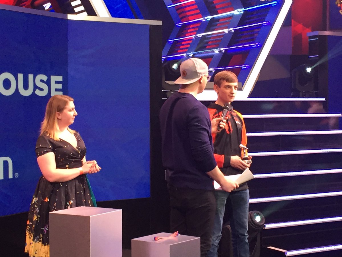 DigSchoolhouse's tweet photo. @DrSquidge presenting the best shoutcaster award which goes to the brilliant Scott from @MarlingSchool 👏👏👏 https://t.co/4crsTQTiQ8