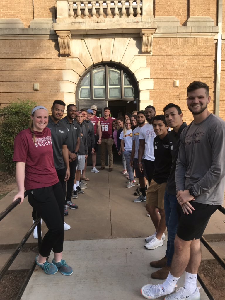 MsEubanksZE's tweet photo. Another great start to the day with athletes from @MSUTexas! Our students felt like rockstars heading into school to take their STAAR test! @ZundyElementary @reaganMSUTexas #iamwfisd #ZundyKidsDeserveIt https://t.co/5VQjBM5St6