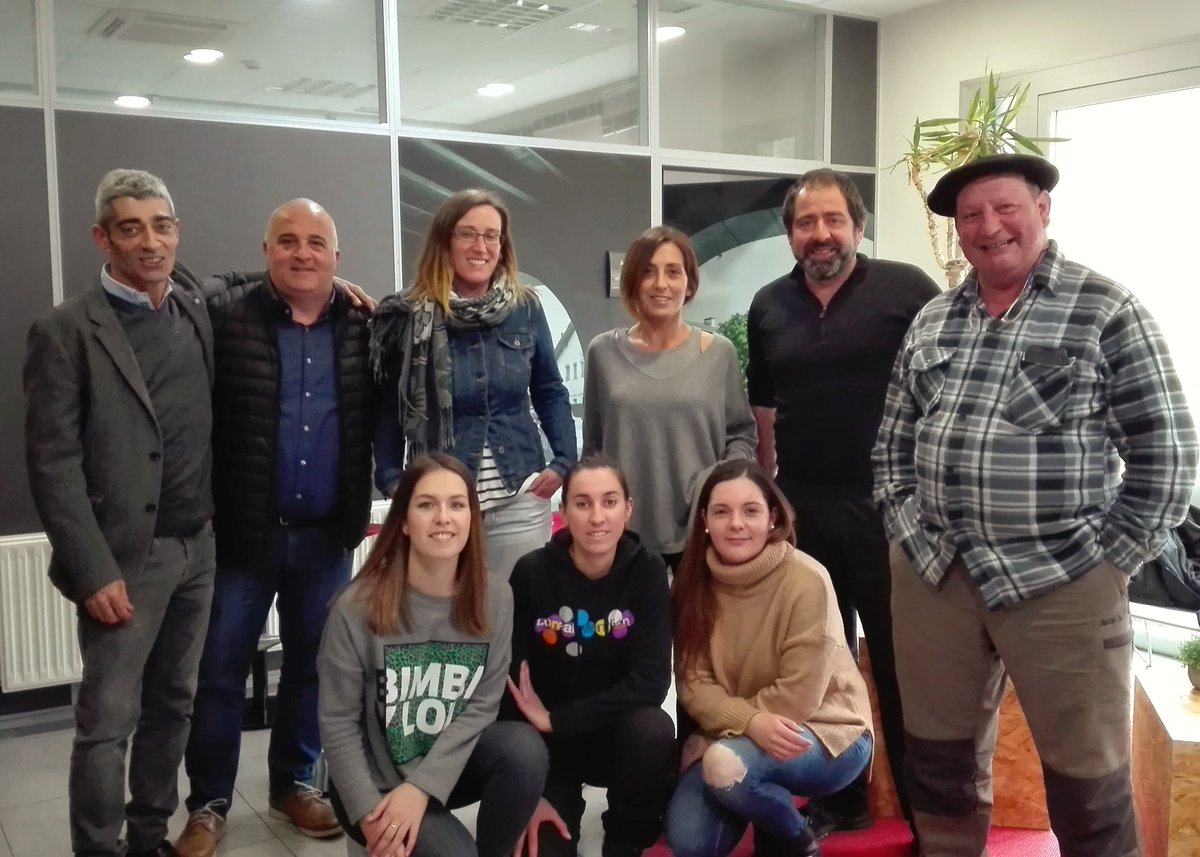 Leartibai's tweet photo. TURISMO
Aste hauetan pila bat ikasi dugu #MarketingDigital-ari buruzko kurtsoetan
Eskerrik asko @Jose_Guti_P zure jakituria gurekin konpartitzeagatik!

Durante estas semanas hemos aprendido mucho sobre #MarketingDigital 
Muchas gracias @Jose_Guti_P por todo, ¡un placer! https://t.co/01JqyAMLwU