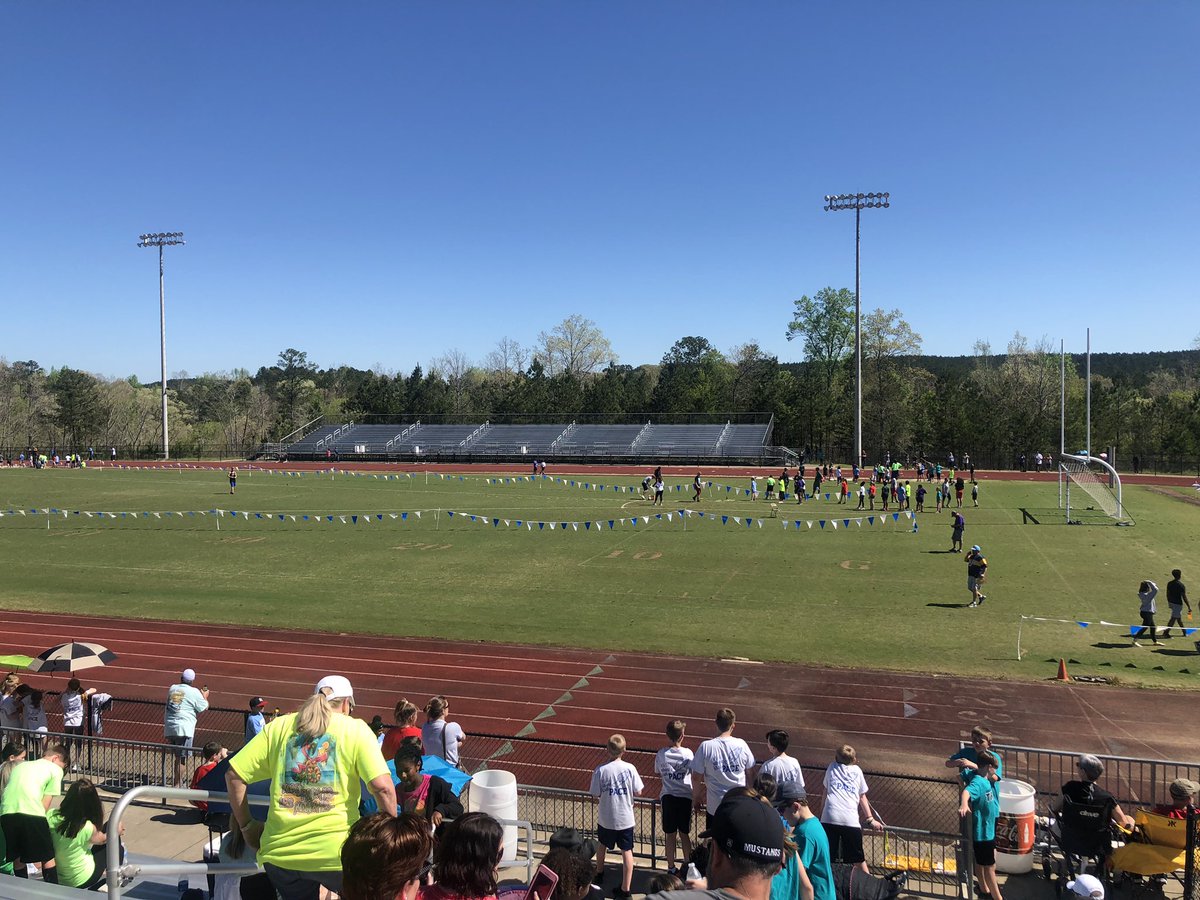 Walker_205's tweet photo. Beautiful day for a track meet! Let’s go @WestJeffersonE1 🏃‍♀️🏃‍♂️ @JEFCOED https://t.co/GM1oRkNmDv