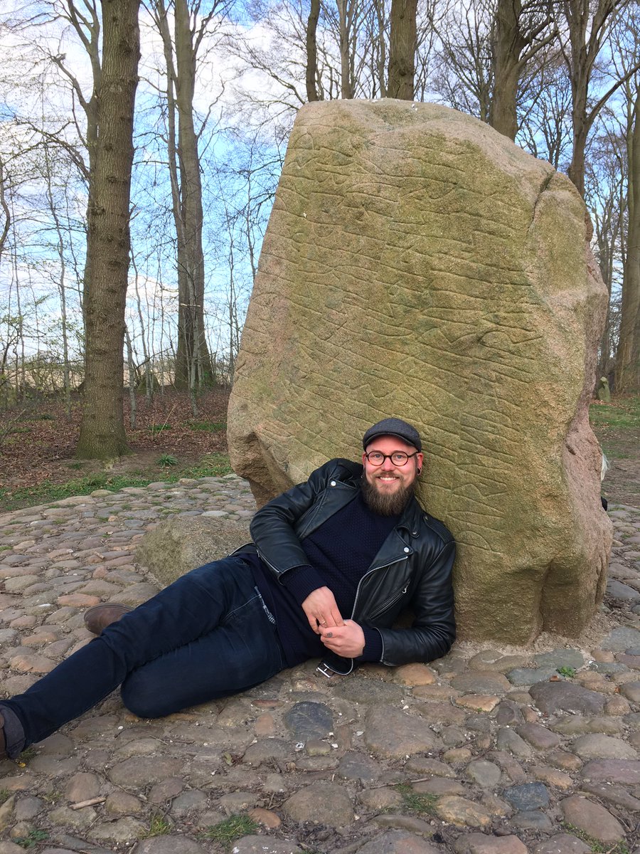Last stop of the excursion is the memorial park centred around the #vikingage Glavendrup #runestone! Complete with a mention of the ‘goði of the vé’, an invocation of Þórr and a nasty curse! The personal highlight of a fantastic trip! #vikingstudies #MedievalTwitter