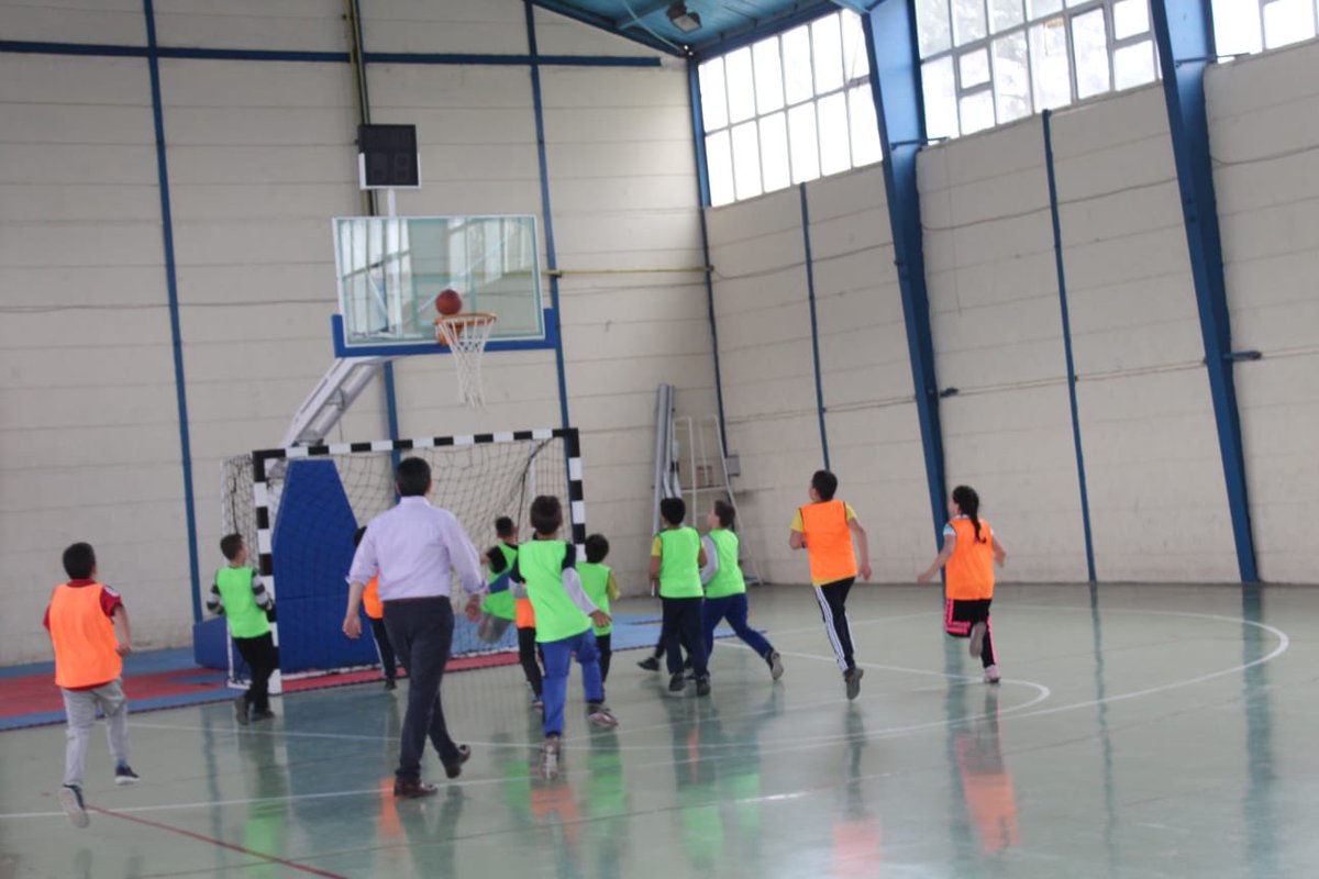 Sayın Kaymakamımız Soner Zeybek’in teşrifleriyle, Cumhuriyet İlkokulu ve Halk Eğitim Merkezi işbirliği ile uygulanan  " Okulumu Seviyorum Spor Yaparak Büyüyorum " projesi  3 aylık zaman dilimini içeren basketbol kursu final maçı ve ödül töreni ile sona erdi.