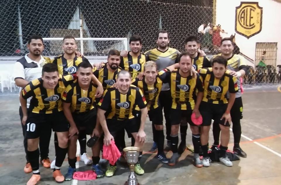 TodoFutsalSF's tweet photo. Se pone en marcha el Apertura 2019 del futsal de la Liga Departamental San Martín, en sus categorías Primera, reserva y senior. #LDFM
Fecha 1
Atl. Sastre - Piamonte
La Emilia - Gral. San Martín
Libertad - Trebolense
Juventud Unida - Unión San Pedro
Susanense - El Expreso. https://t.co/qV8Cpk67XR