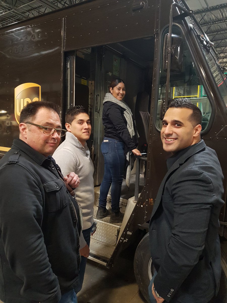 SDST - mirror adjustment training. Great to see Supervisors engaging in knowledge to build our safety brand in Canada. Really proud of the participants' eagerness to learn. <a href="/SeanGriffin34/">Sean Griffin</a> @CarolinaP_UPS @JazzAvila_UPS