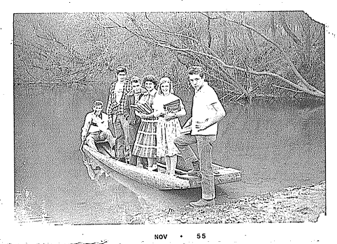 KDLALibDev's tweet photo. Kentucky's #bookmobiles have an historic past. Check out these pics from @KYStateArchives!
Pic 1: 1915, families visiting a mule-drawn #bookwagon!
Pic 2: 1955, these Breathitt County teenagers are traveling by canoe to visit the bookmobile! ๐ @bcplibrary #NationalBookmobileDay https://t.co/Tv7IOQw3U5