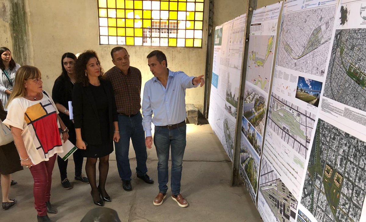 felolabaque's tweet photo. #Miércoles👉 En el Marco de las obras inauguradas en el noroeste de nuestra Ciudad, estamos realizando un recorrido junto al Intendente @ramonjmestre, Funcionarios Municipales, y el equipo de arquitectos encargados de la obra #DistritoCiudadano. https://t.co/O3u21mfD5R