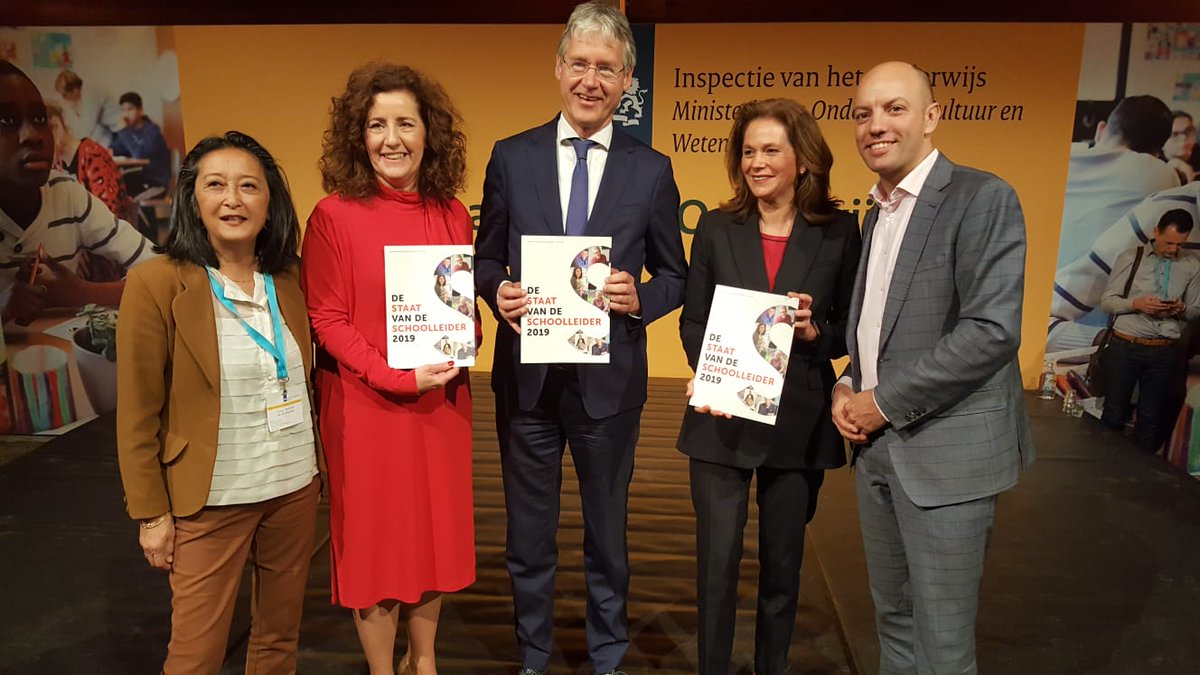 hsn_nl's tweet photo. Vandaag mocht ik namens de  @VO_raad en duizenden schoolleiders de 3e editie van de Staat van de schoolleider aanbieden aan onze ministers @arieslob en @ivanengelshoven en @moniqueVOG van @MinOCW schoolleiderschap doet ertoe; zelfbewust en in positie. #SvhO #srvo #nvs https://t.co/UYGxeapRE8