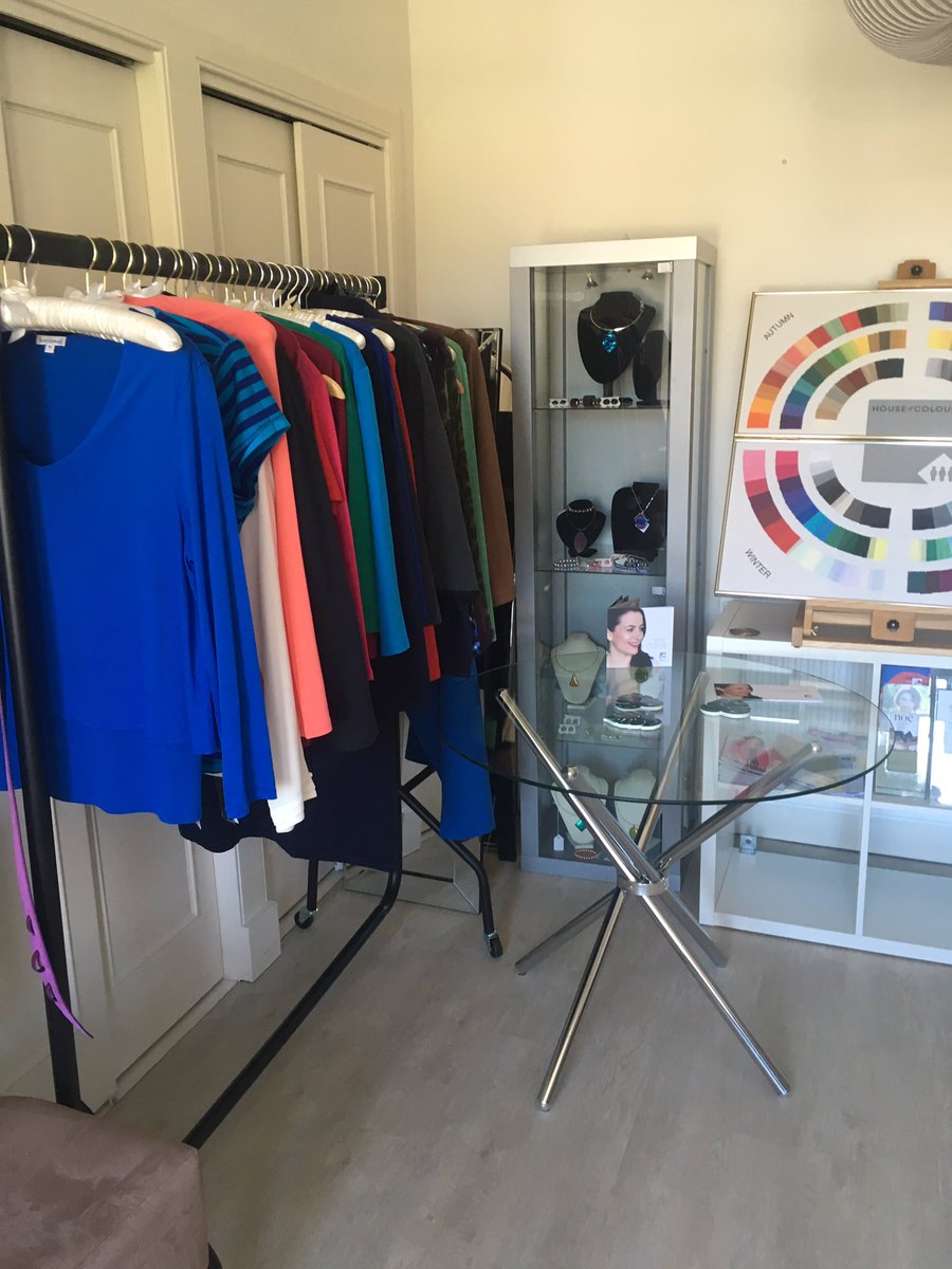 KateKmbell's tweet image. A wonderful presentation by #MoiraCox of #HouseofColour for ladies of @EBClub1 today! Building confidence by knowing what the best colours and styles are for you! Thank you!