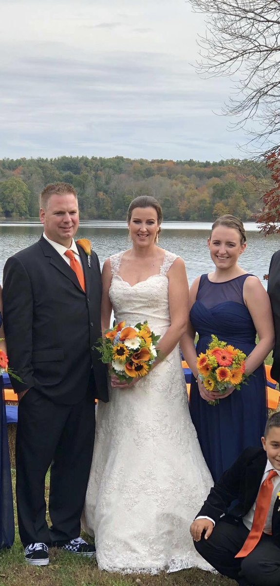 care_egrieX4's tweet photo. Happy national sibling day to two girls who are like sisters to me! Love you girls! #racelife #10plusyears #5plusyears #onlythebest https://t.co/ZOiNK4gAn6
