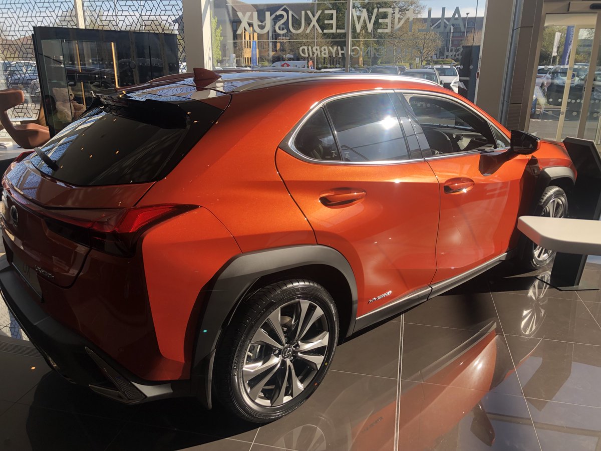 gatwick_lexus's tweet photo. Banish those winter blues and ditch those dull colours! We LOVE a bright paint finish here, so why not pop down and see what colour you can choose on your new Lexus? @LexusPR @LexusUK #thefuturesbright #experienceamazing #naplesyellow #blazingcarnelion #solarflare #skyblue https://t.co/zqSZGt3zbQ