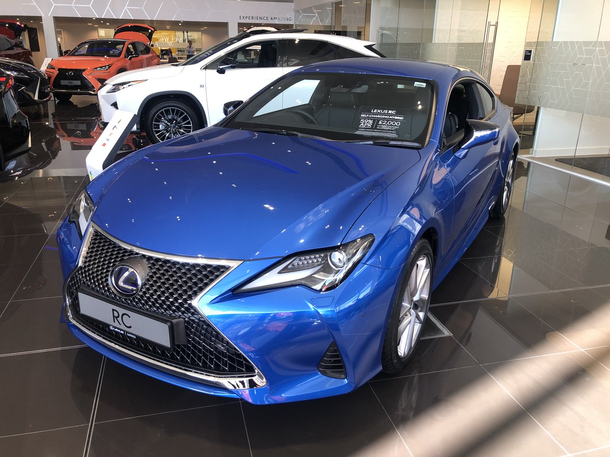 gatwick_lexus's tweet photo. Banish those winter blues and ditch those dull colours! We LOVE a bright paint finish here, so why not pop down and see what colour you can choose on your new Lexus? @LexusPR @LexusUK #thefuturesbright #experienceamazing #naplesyellow #blazingcarnelion #solarflare #skyblue https://t.co/zqSZGt3zbQ
