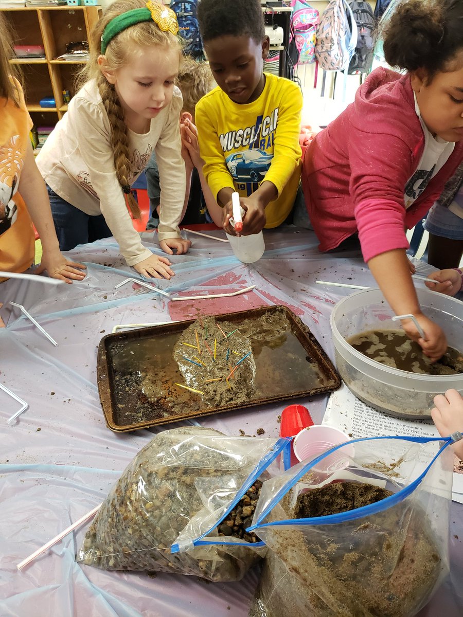 ReeceClass's tweet photo. These little scientists enjoyed showing erosion through experiments today! They even have the dirty hands to prove it. #workhardplayhard @OESrockSTARS https://t.co/bNJKhEFsRj
