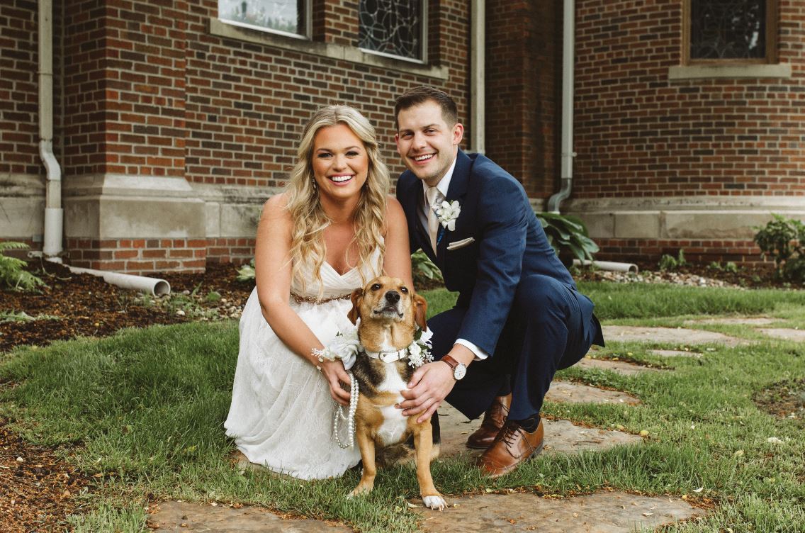 NEWeddingDay's tweet photo. Happy National Hug Your Dog Day! 🐶💐

There’s nothing better than having your special pooch there on your big day. 

Photography: @KimberlyDovi https://t.co/iqYq0o8HAp