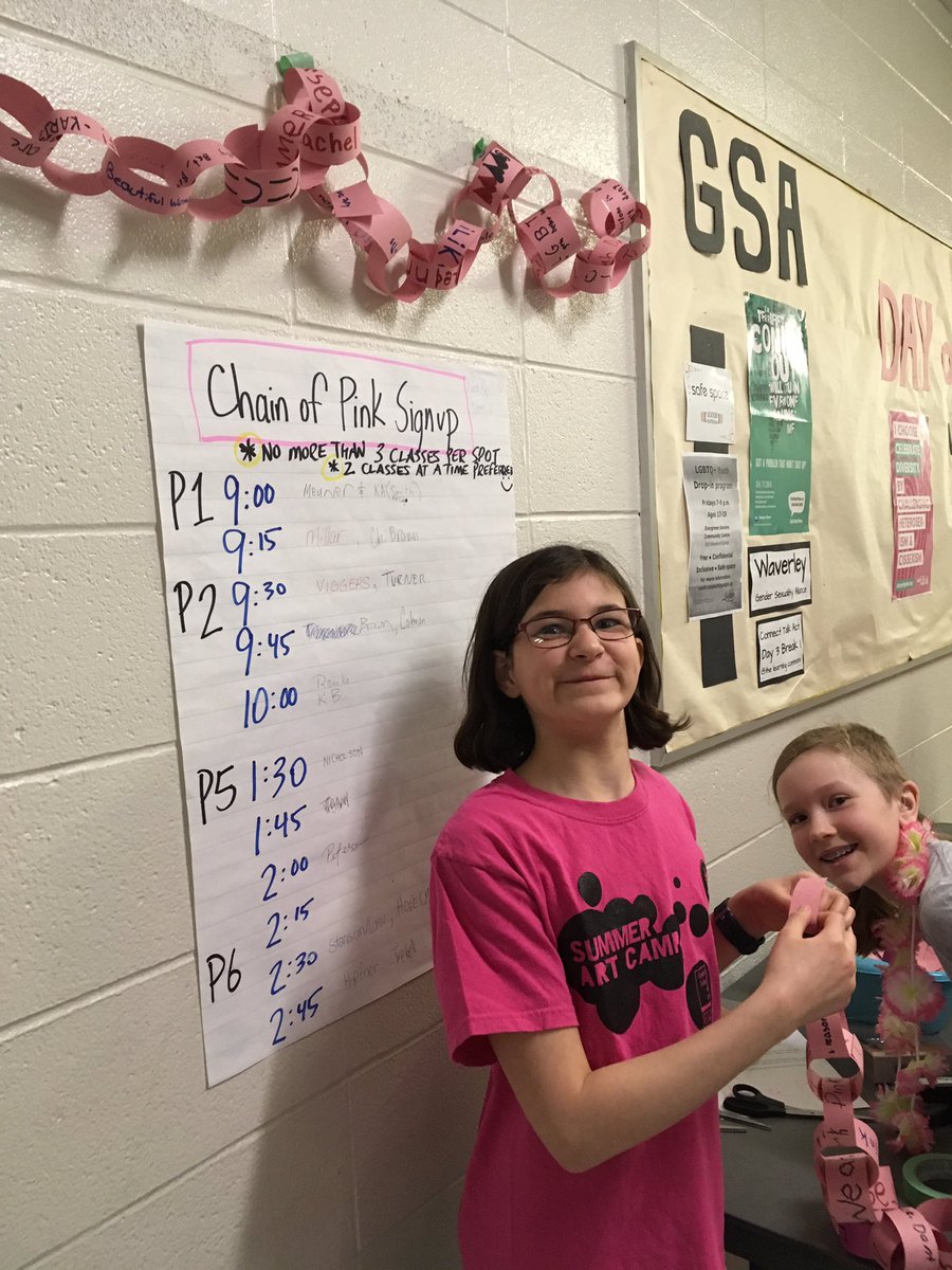 bethbee01's tweet photo. Making a Link for our Chain of Pink @waverley_ps #UGDSBIncludesPride #ugdsb #DayofPink https://t.co/ItQT2IJKWP