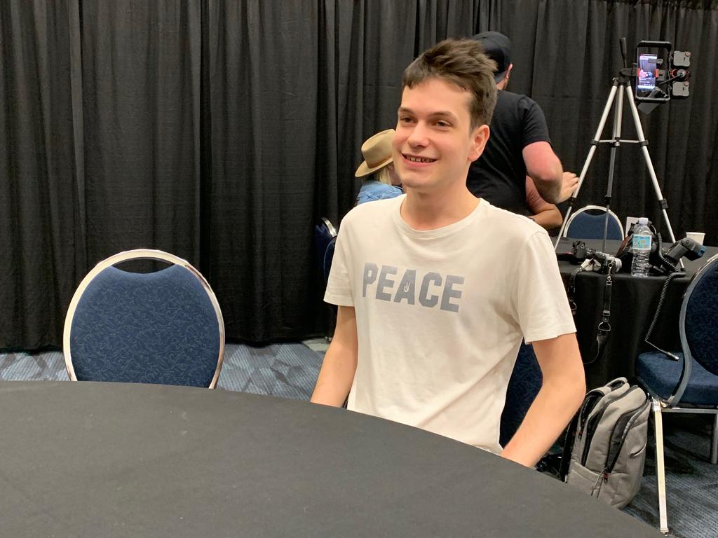 deadlyclassLtam's tweet photo. 📸| Fotos HQ del cast siendo entrevistado en la #WonderCon19

#DeadlyClass #RenewDeadlyClass #WonderCon https://t.co/d6Yxydsazz