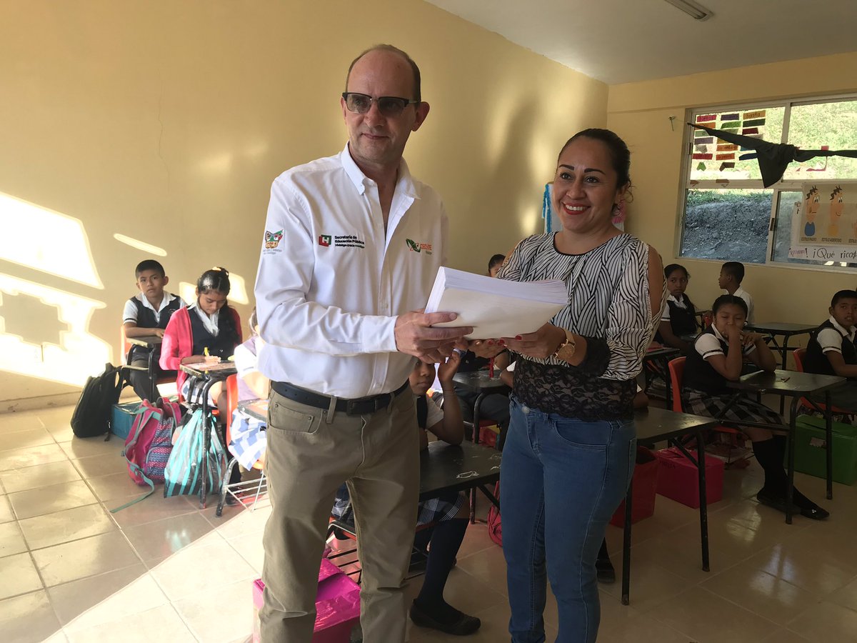 aperdiz's tweet photo. Olimpiada del conocimiento infantil 2019 en el municipio de Atlapexco en la escuela de Luis Villarreal en la localidad de Pahactla con su director el profesor Roberto González y la profesora Marcelina de la cruz, Midey Ramírez Y Moisés Salas.#OCIHidalgo2019 @CECyTEHidalgo https://t.co/sVeDFXWUhJ