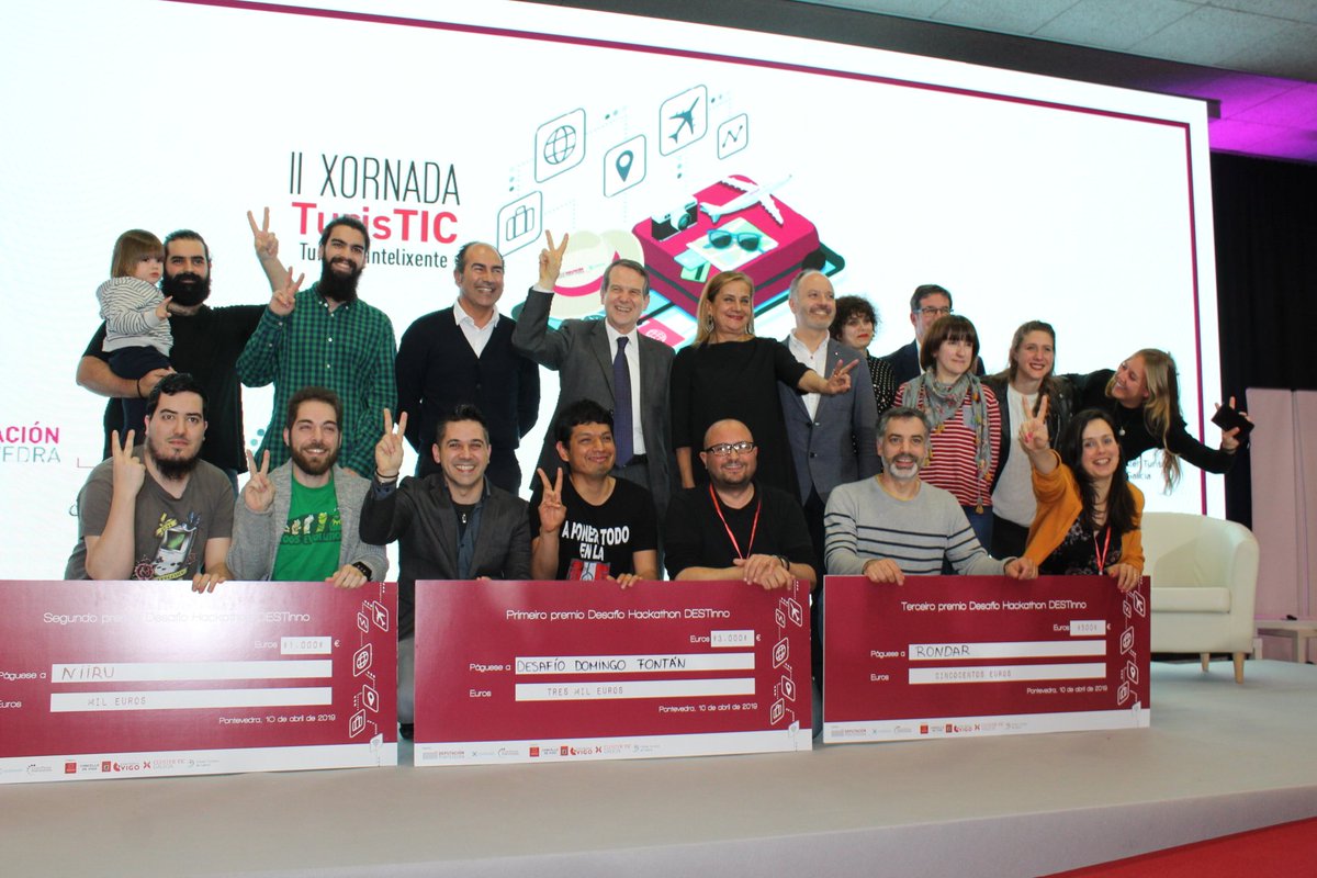 turisriasbaixas's tweet photo. Premio a los proyectos más innovadores del sector turístico para cerrar la II Jornada #TurisTIC celebrada en el Museo Verbum de #Vigo. @carmelasilva @abelcaballero y @regades posan con los galardonados del #DesafioDESTInno organizado por @depo_es junto a @minube y #SmartPeme https://t.co/eNca9kZlEv