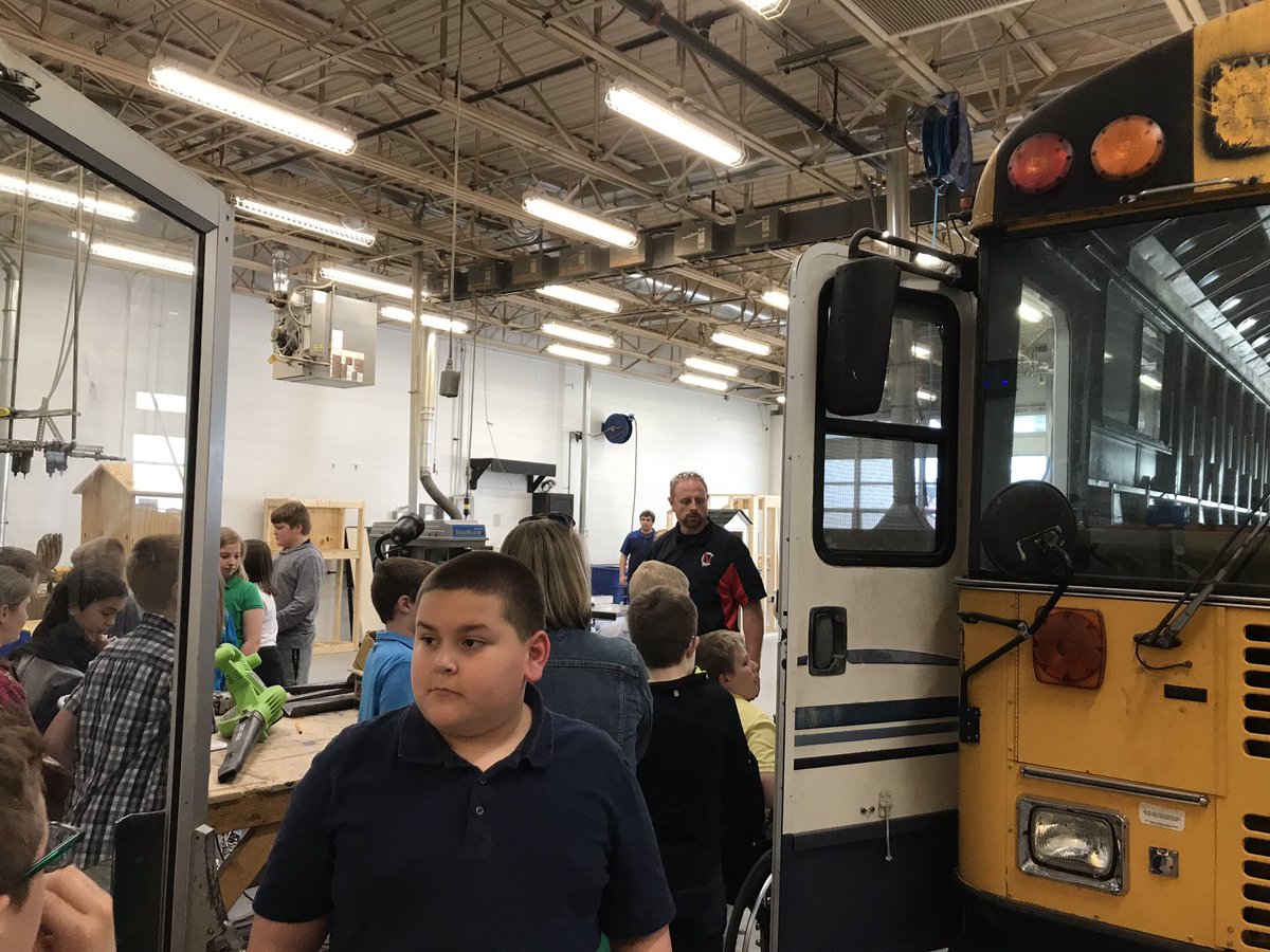 NelsonCoATC's tweet photo. Today, Bloomfield and Foster Height’s 5th graders came and visited us to see what life was like as a high schooler! https://t.co/wAqPU7HU6q