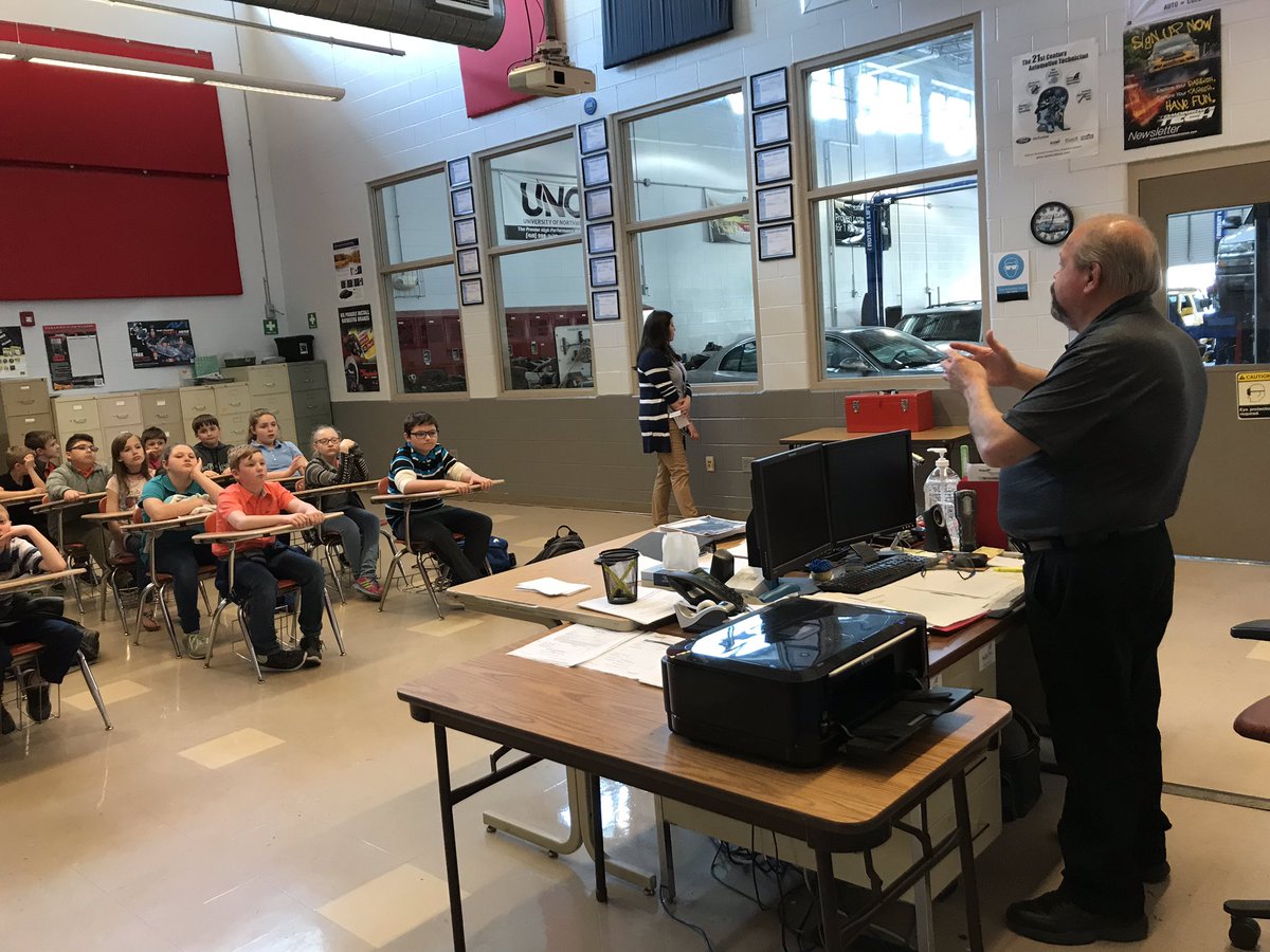 NelsonCoATC's tweet photo. Today, Bloomfield and Foster Height’s 5th graders came and visited us to see what life was like as a high schooler! https://t.co/wAqPU7HU6q