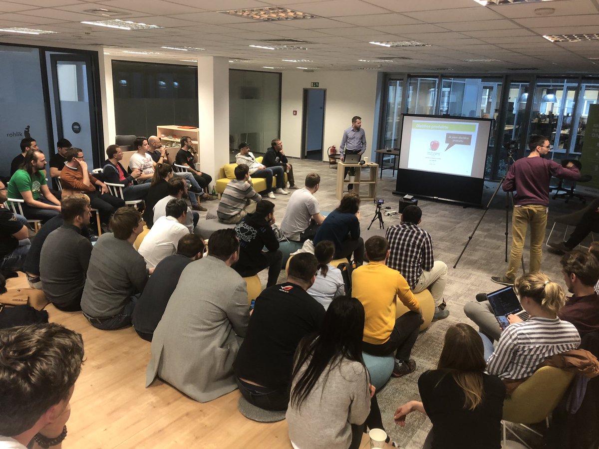 V <a href="/rohlikcz/">Rohlik.cz</a> prave meetup, kde <a href="/JakubValenta_/">Jakub Valenta</a>  s <a href="/machal/">Martin Michálek</a> &amp; <a href="/fireball_/">Michal Matuška</a> mluvi o prepisu webu do Reactu a jak super dopad to melo na rychlost webu. Diky <a href="/PecemeRohlik/">Vývojáři Rohlík.cz</a>! 👏