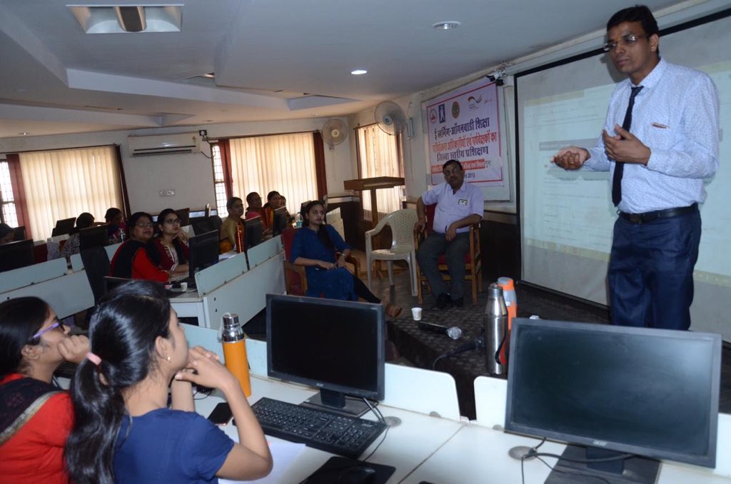 GunaSbp's tweet photo. E- Learning modules training given to all the supervisors in two batches, Guna @CollectorGuna #suposhitMP #PoshanAbhiyaan #mpwcdnnm @MinistryWCD @SPreraks @tini_tatatrusts https://t.co/5YM8Rz1Vmi