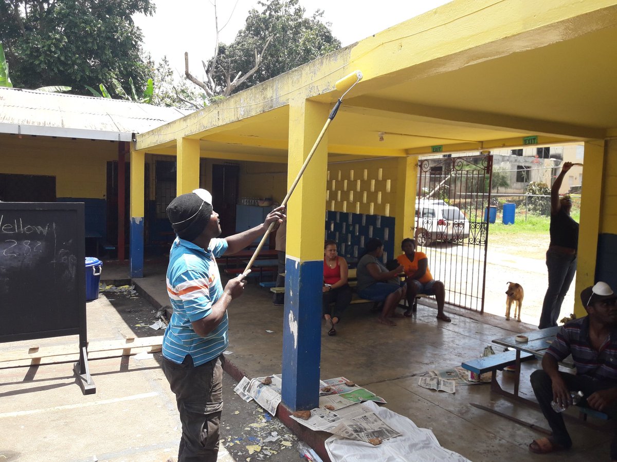 annie_porter1's tweet photo. Constable Scott and crew from Watt Town Police Station is supporting Carlton Infant... #Almostcertified #12StandardsMatter @tkmsingh @yvette_wilso @ECCJA @karlenedesland1 @Merlianna1 @tracymorsmith1 https://t.co/09Q75ct8La