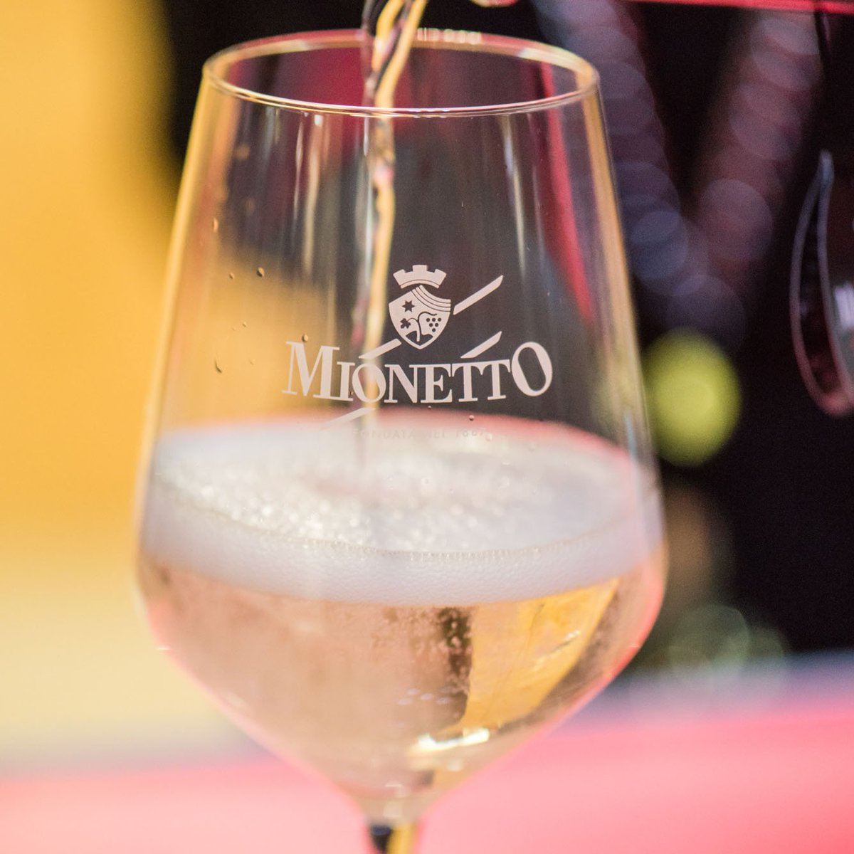 Mionetto_'s tweet photo. Anche quest’anno siamo soddisfatti di aver condiviso con voi tante novità e brindisi. Grazie a tutti! #vinitaly2019 #mionettoprosecco #designdelgusto https://t.co/TILgedkE3b