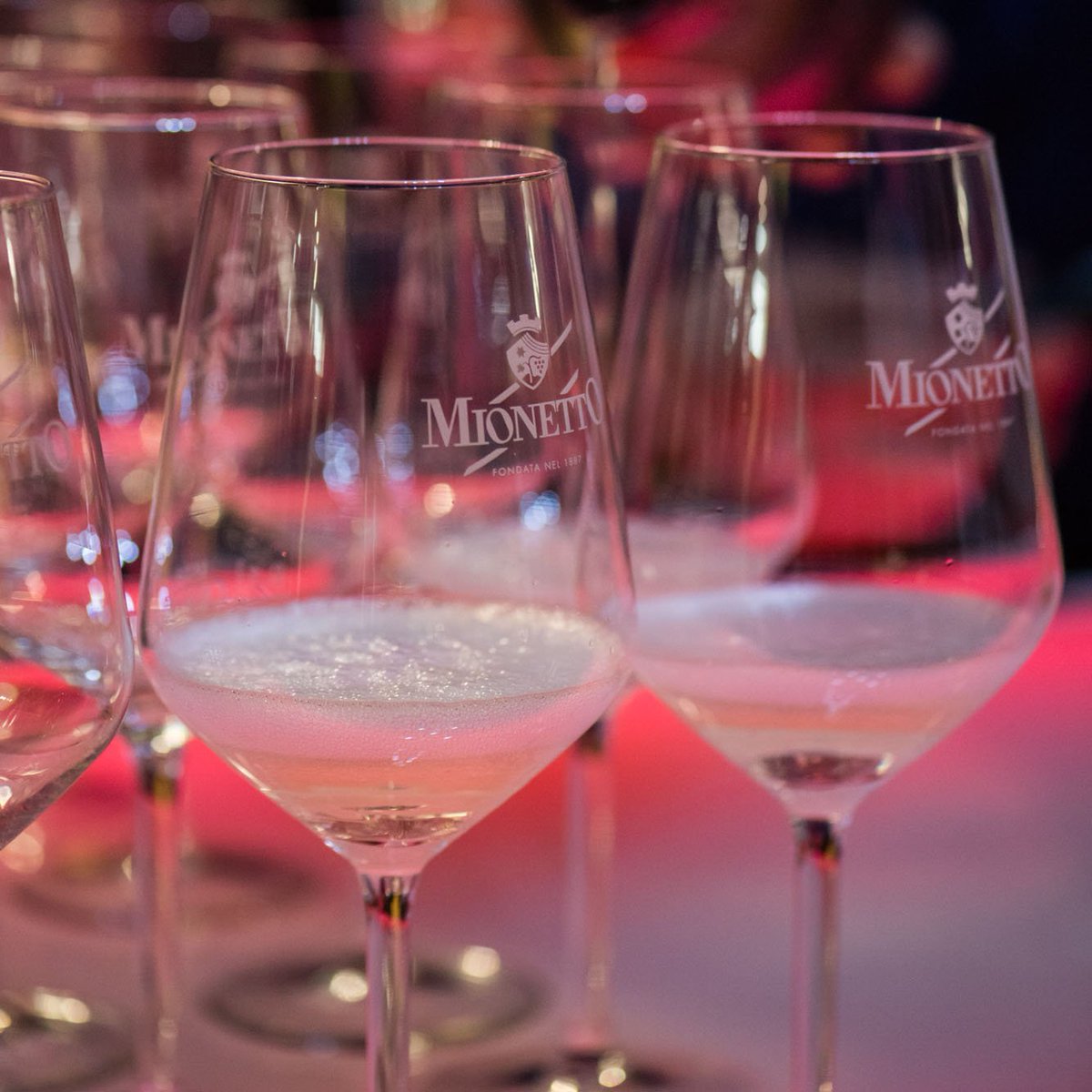 Mionetto_'s tweet photo. Anche quest’anno siamo soddisfatti di aver condiviso con voi tante novità e brindisi. Grazie a tutti! #vinitaly2019 #mionettoprosecco #designdelgusto https://t.co/TILgedkE3b
