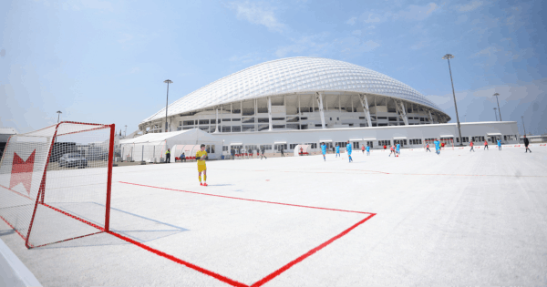 Budweiser recycled 50,000 plastic beer cups to make a soccer field: adweek.it/2UqfjHr