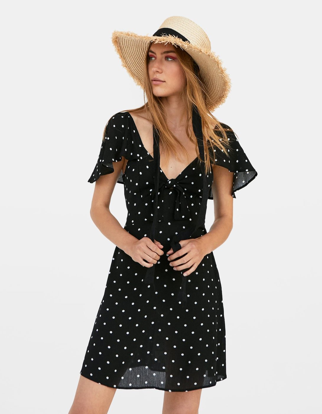 Stradivarius on Twitter: "🎀 FEELING DRESSY 🎀 El vestido corto de lunares de Stradivarius que cuesta 18 € además de ser precioso tiene la manga perfecta si no quieres enseñar